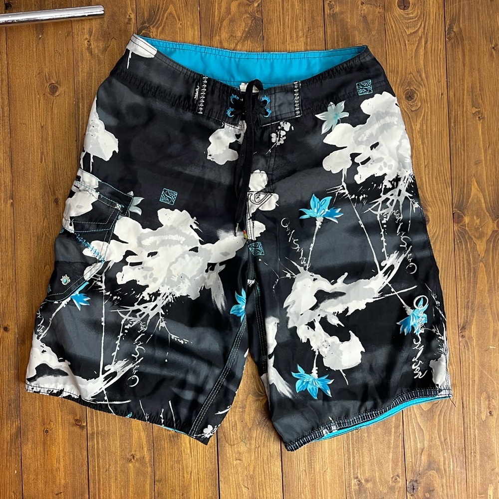 Quicksilver board shorts size 28